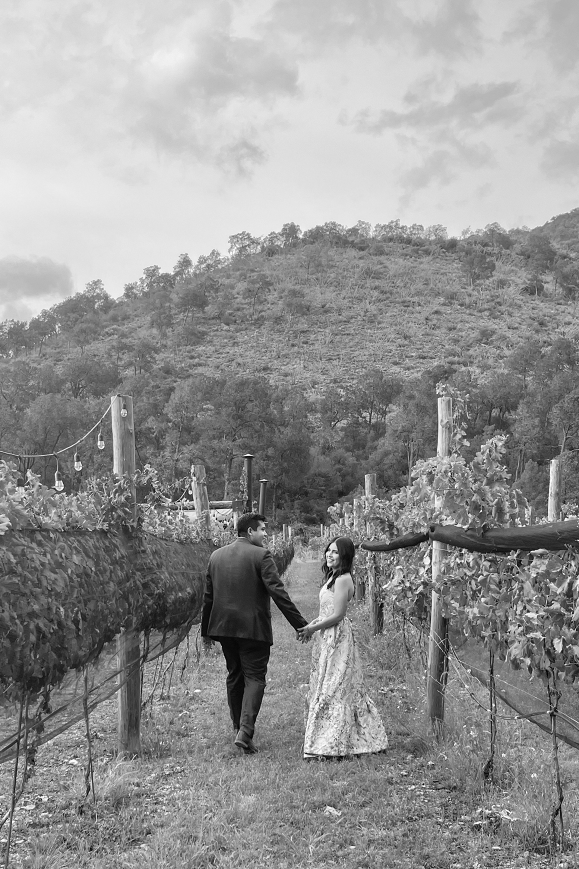 Wedding Website Design, Digital Wedding Stationery, Web Design and Branding for Wedding Professionals | Avelã White. Black and white photo of two people sitting in a car, seemingly kissing.